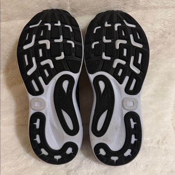 Brooks Adrenaline GTS 24 Black and White Running Shoes. Size 10 Wide - Picture 4 of 4